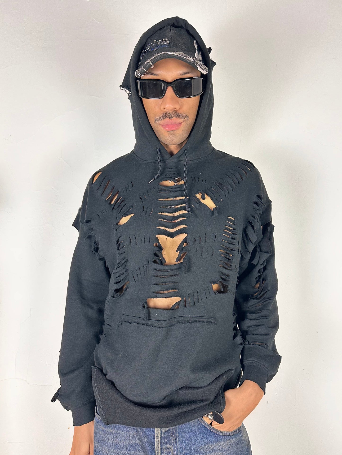 x Gildan 'Trap' Black Ripped Oversized Hoodie – XL