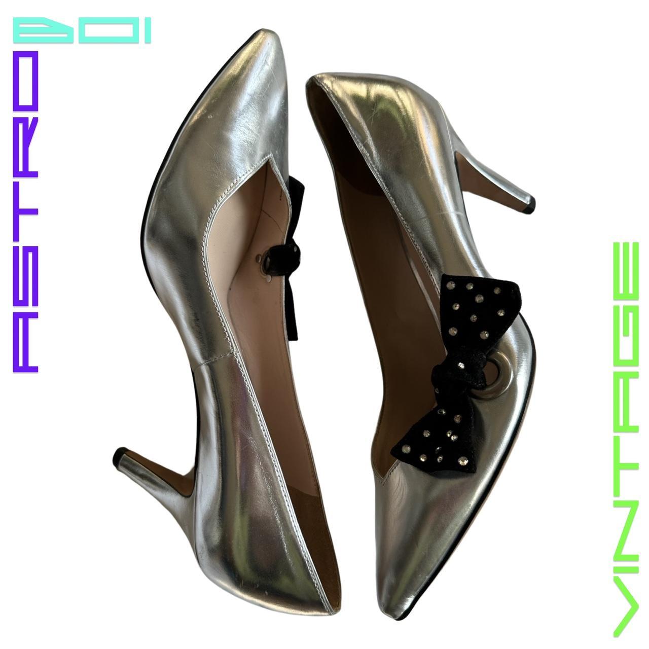 MARC JACOBS SILVER RETRO BOW HEELS_ 39