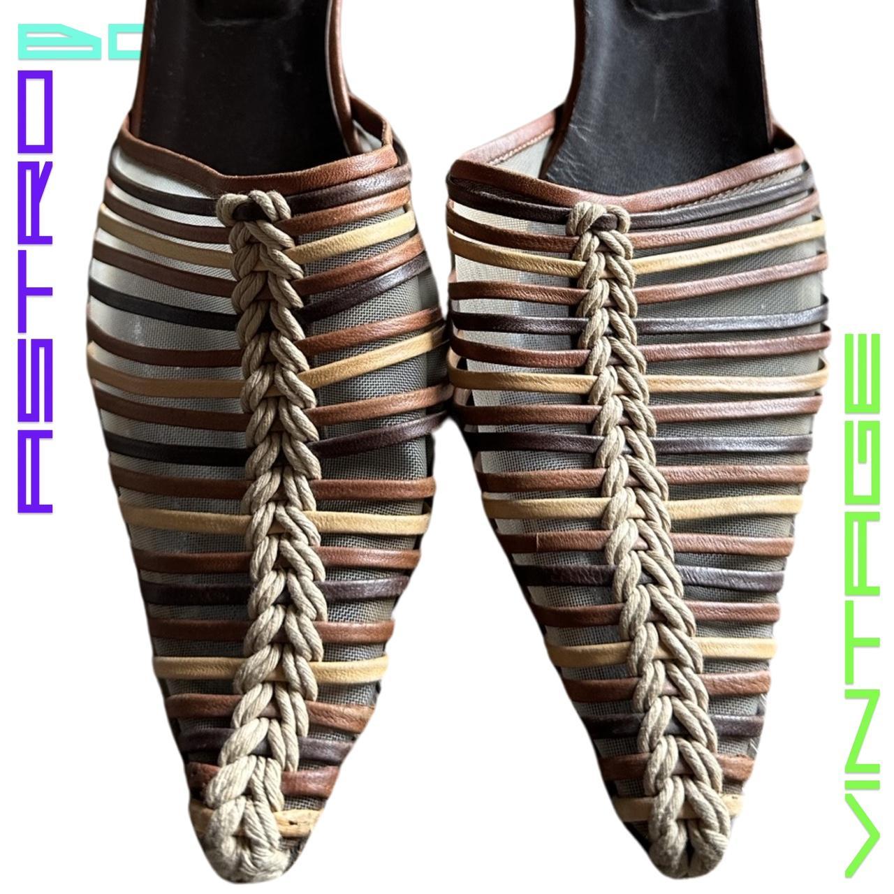 VINTAGE BOTTEGA VENETA WOVEN KITTEN HEELS_ 38.5