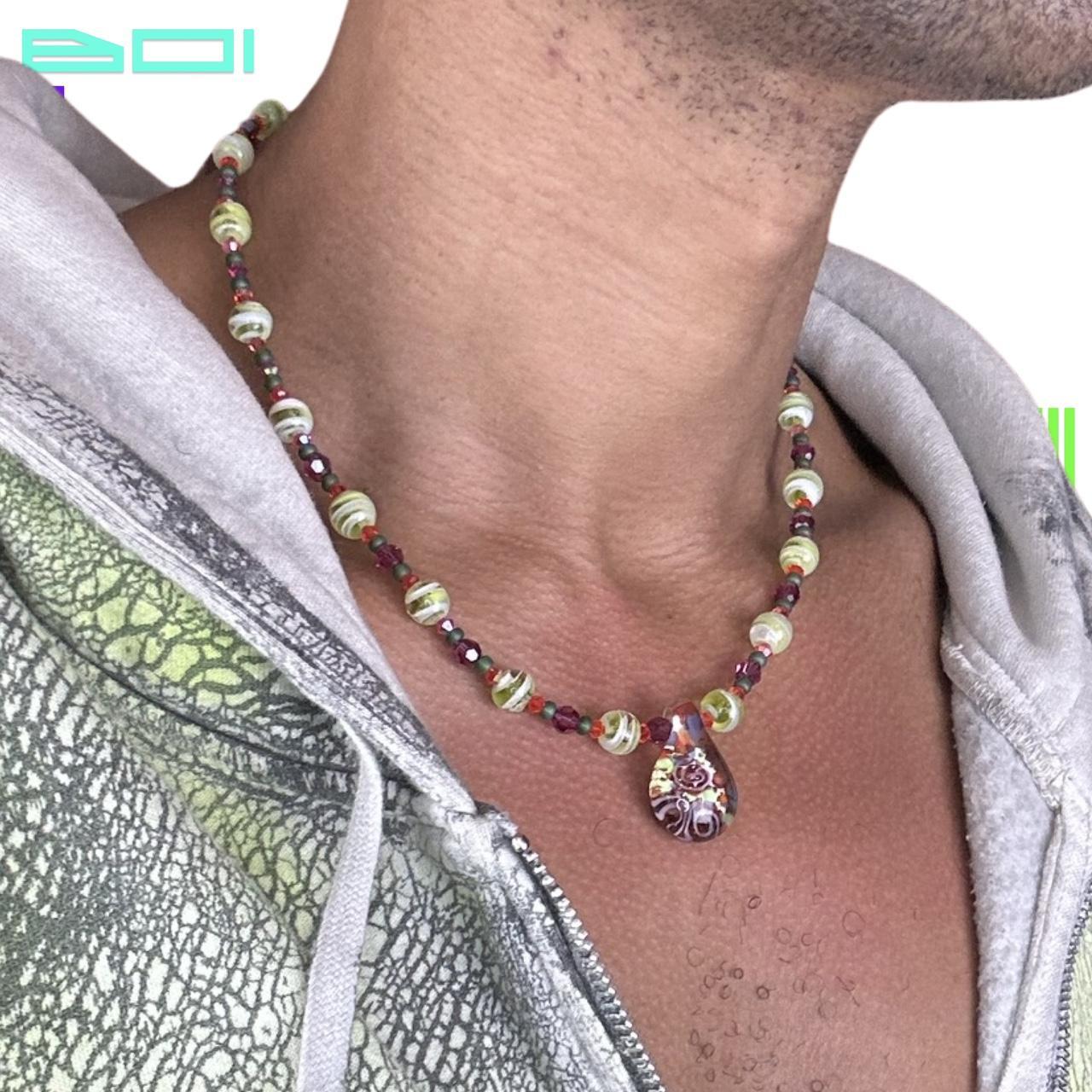 MULTICOLORED GLASS BEADED NECKLACE WITH FLORAL PENDANT