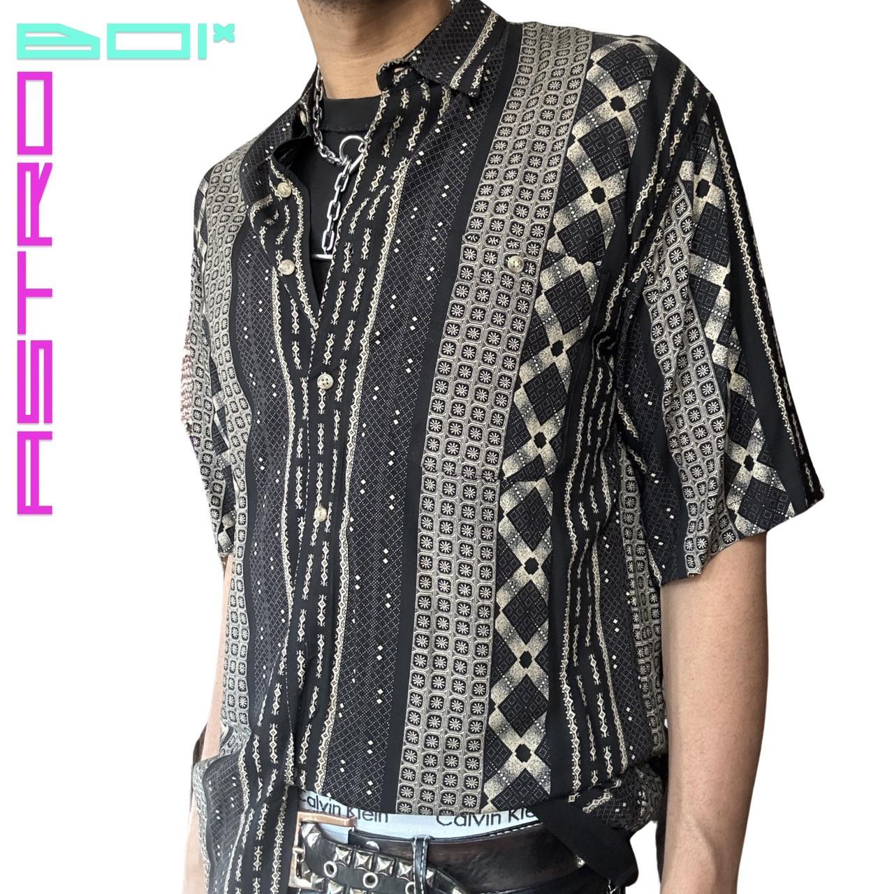 VINTAGE UNTIED GRAPHIC PATTERNED BUTTON UP SHIRT _ MEDIUM