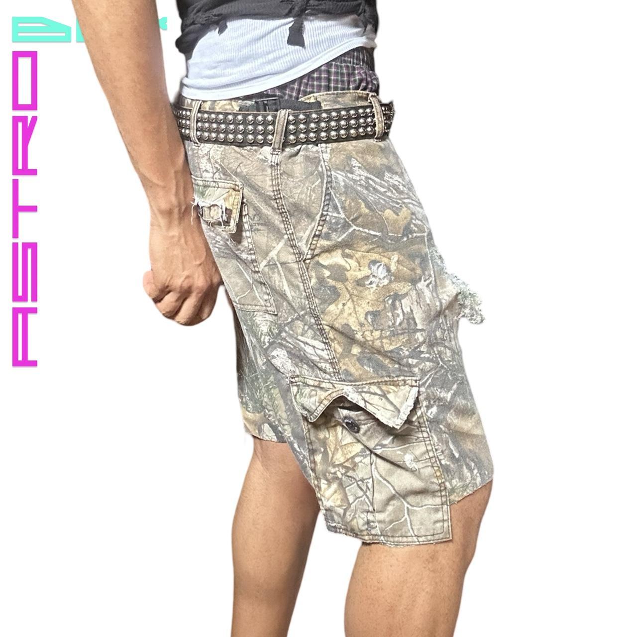 ASTROBOI* DISTRESSED GREEN REAL TREE CAMOUFLAGE RIPPED SHORTS _ 34"