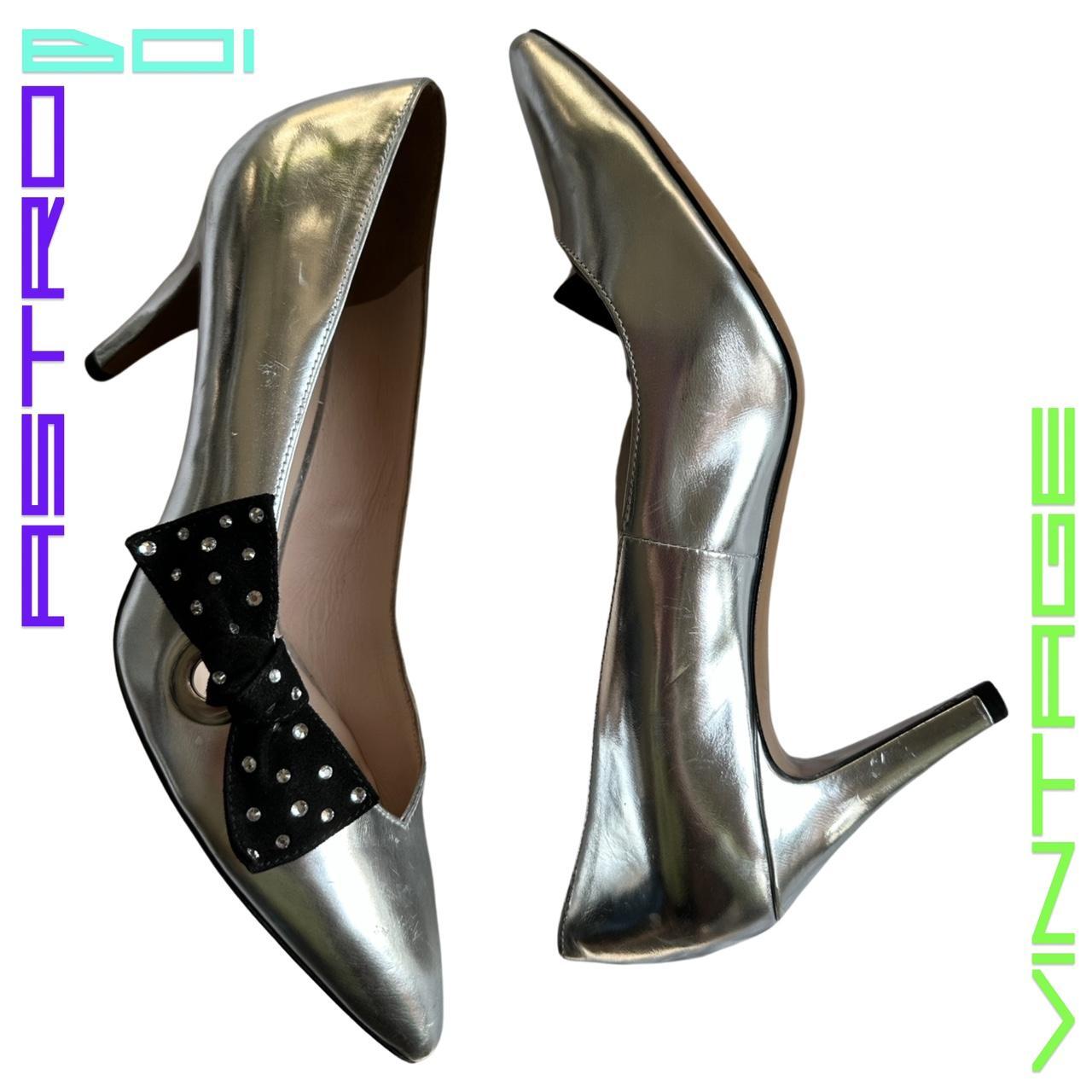MARC JACOBS SILVER RETRO BOW HEELS_ 39