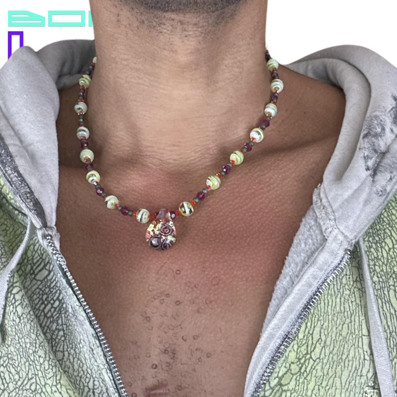 MULTICOLORED GLASS BEADED NECKLACE WITH FLORAL PENDANT
