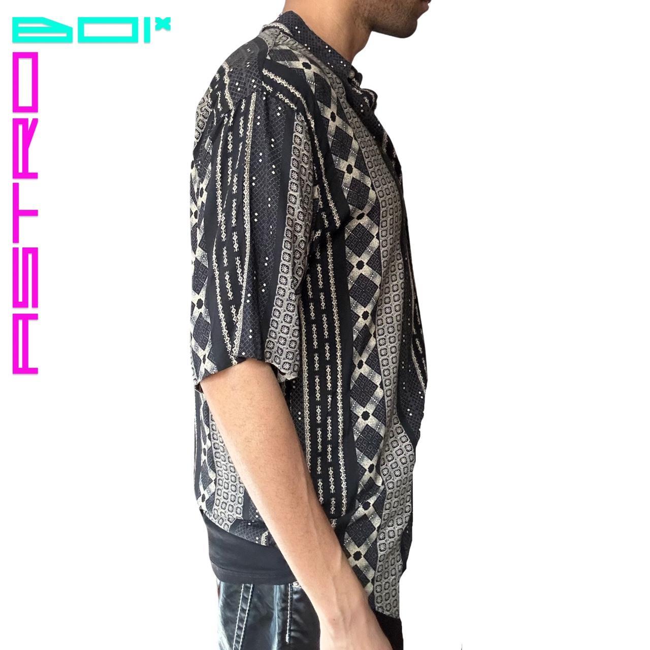 VINTAGE UNTIED GRAPHIC PATTERNED BUTTON UP SHIRT _ MEDIUM