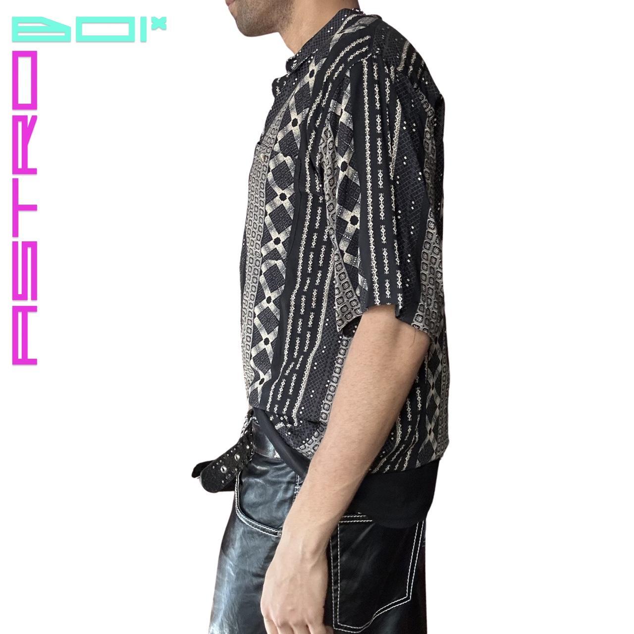 VINTAGE UNTIED GRAPHIC PATTERNED BUTTON UP SHIRT _ MEDIUM