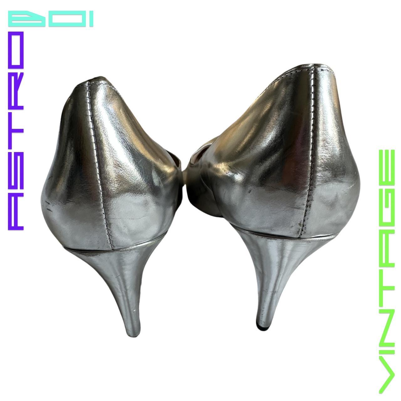 MARC JACOBS SILVER RETRO BOW HEELS_ 39