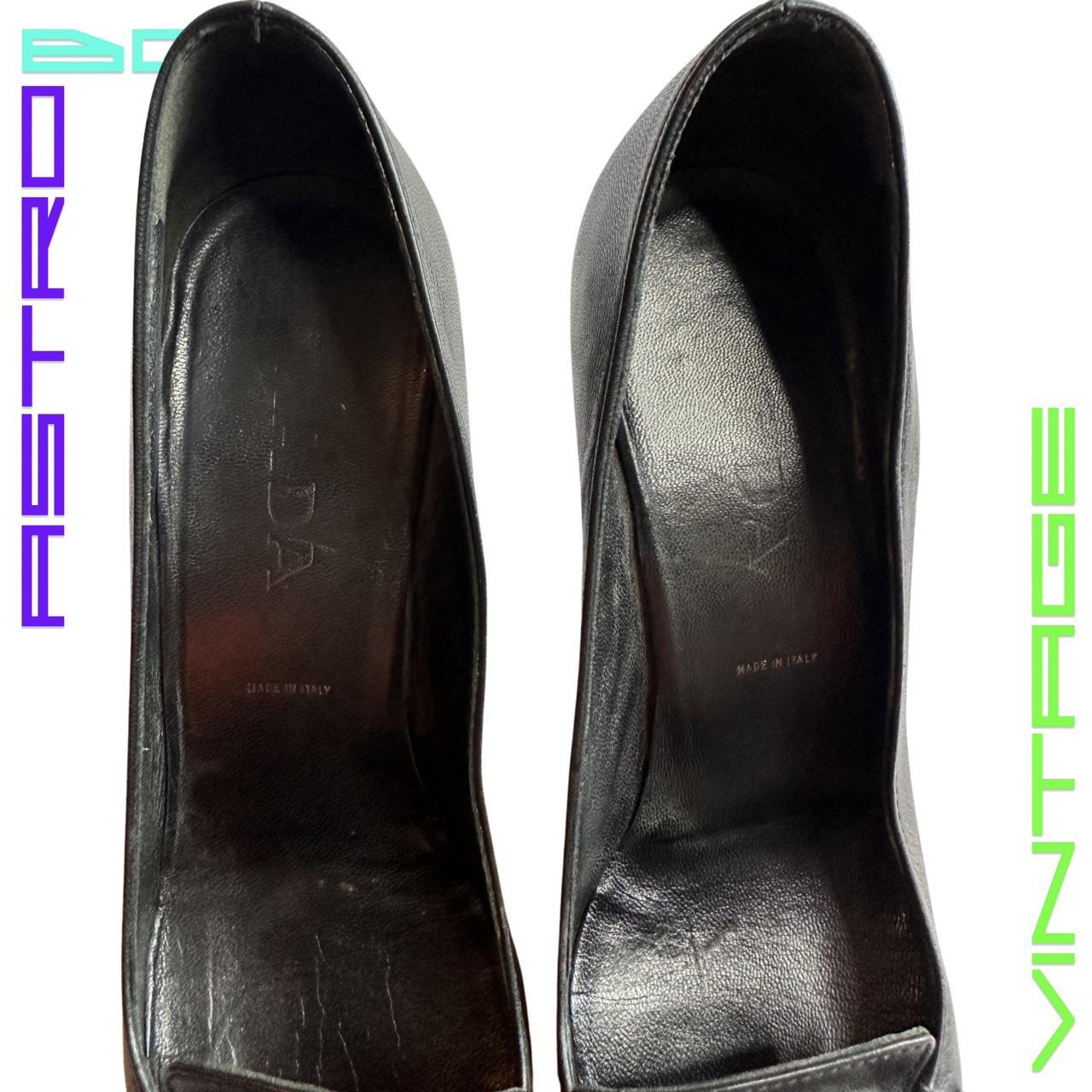 VINTAGE PRADA SQUARE BUCKLE LEATHER PUMPS