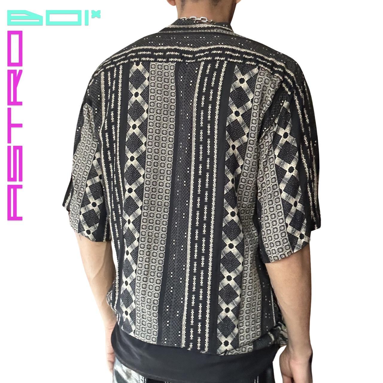 VINTAGE UNTIED GRAPHIC PATTERNED BUTTON UP SHIRT _ MEDIUM