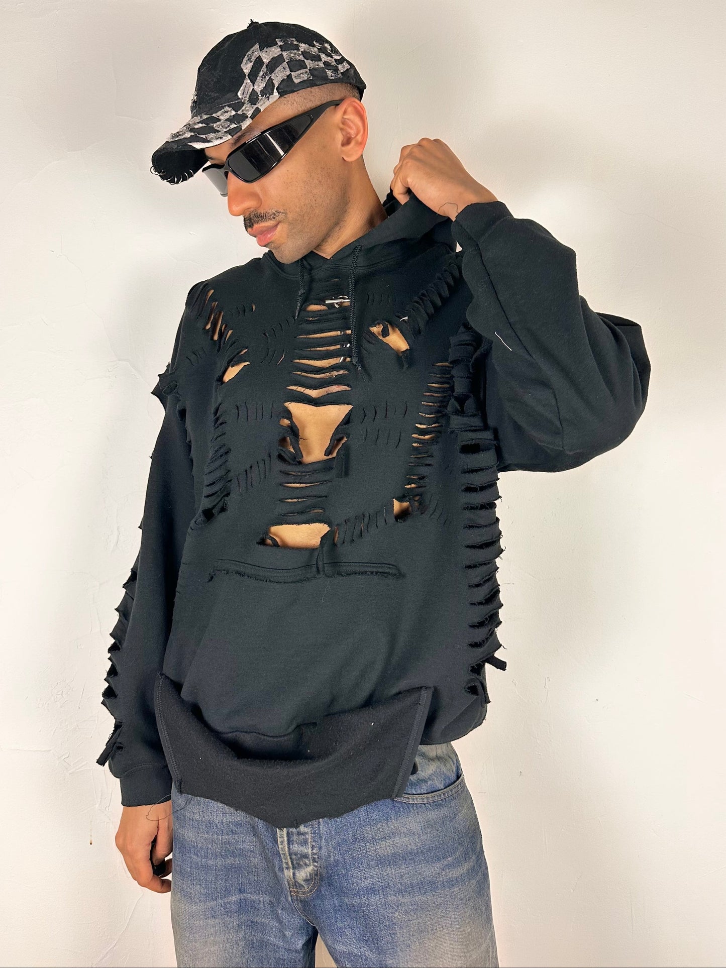 x Gildan 'Trap' Black Ripped Oversized Hoodie – XL