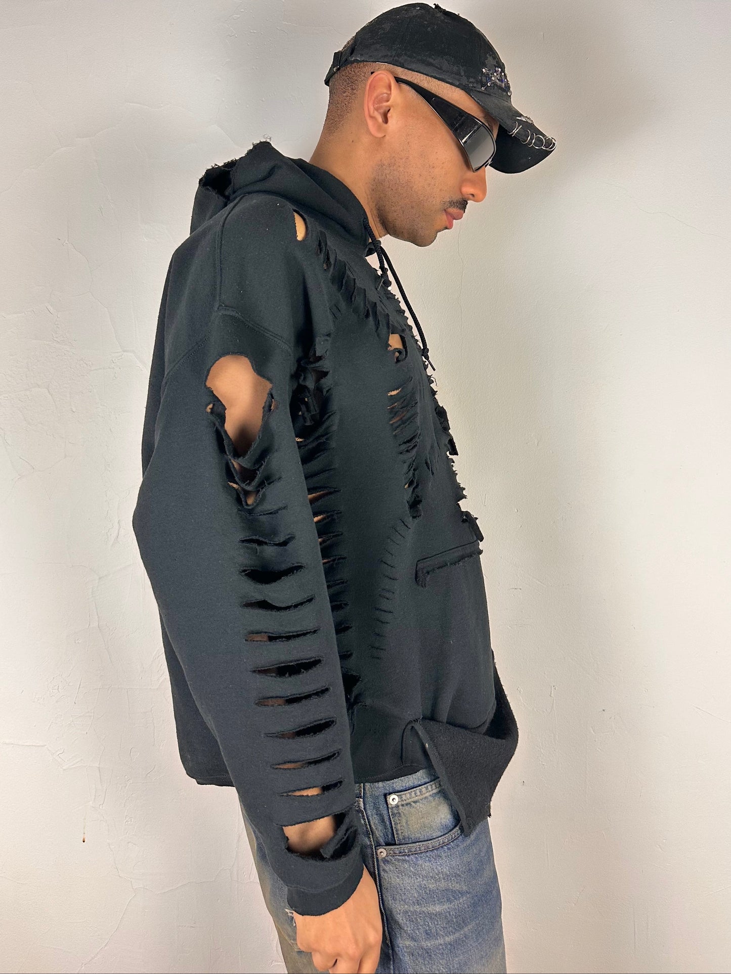 x Gildan 'Trap' Black Ripped Oversized Hoodie – XL