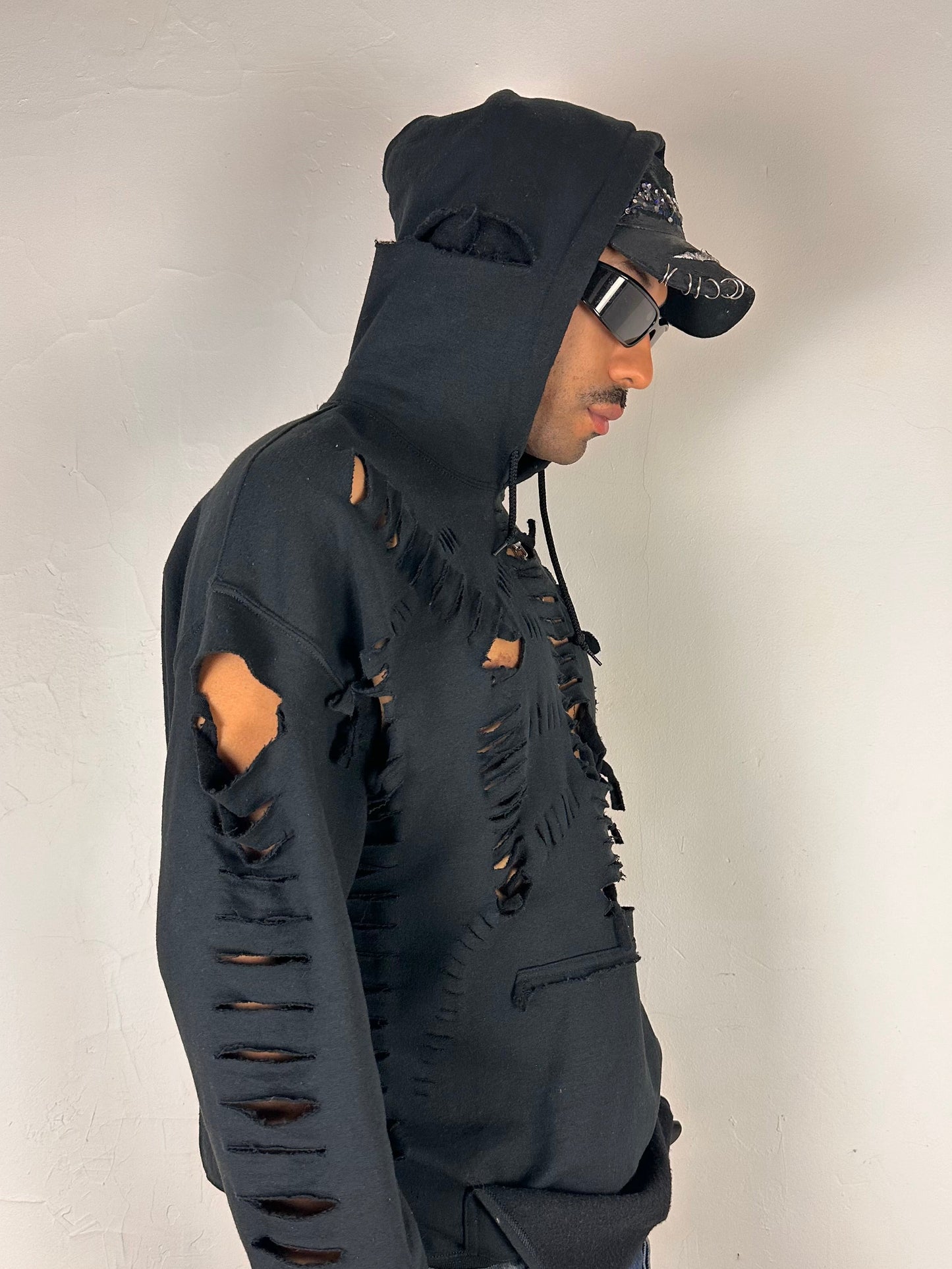 x Gildan 'Trap' Black Ripped Oversized Hoodie – XL