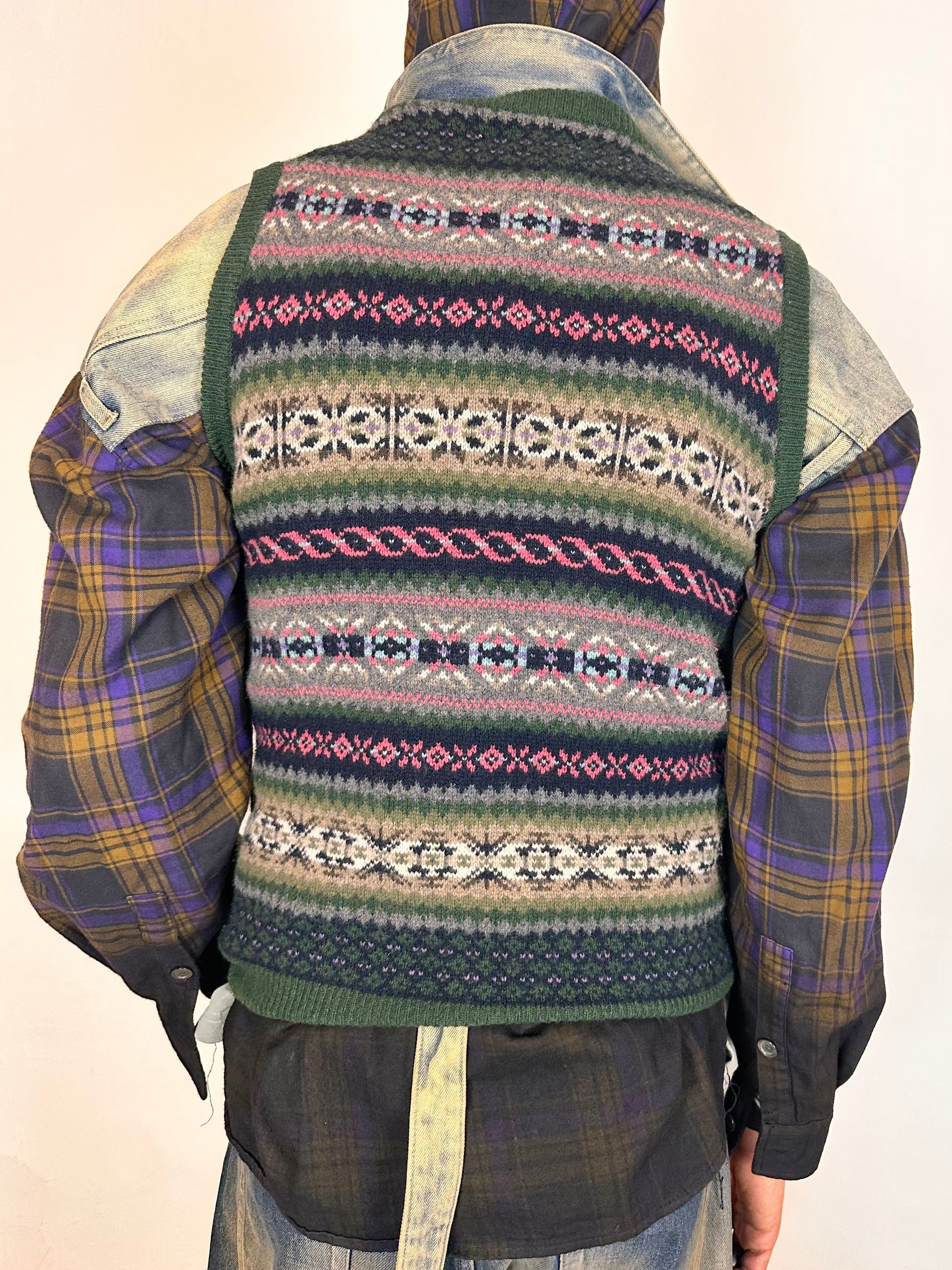 GANT green Fair Isle V-neck sweater vest in lambswool, ribbed hem with logo, relaxed fit, size small, back side