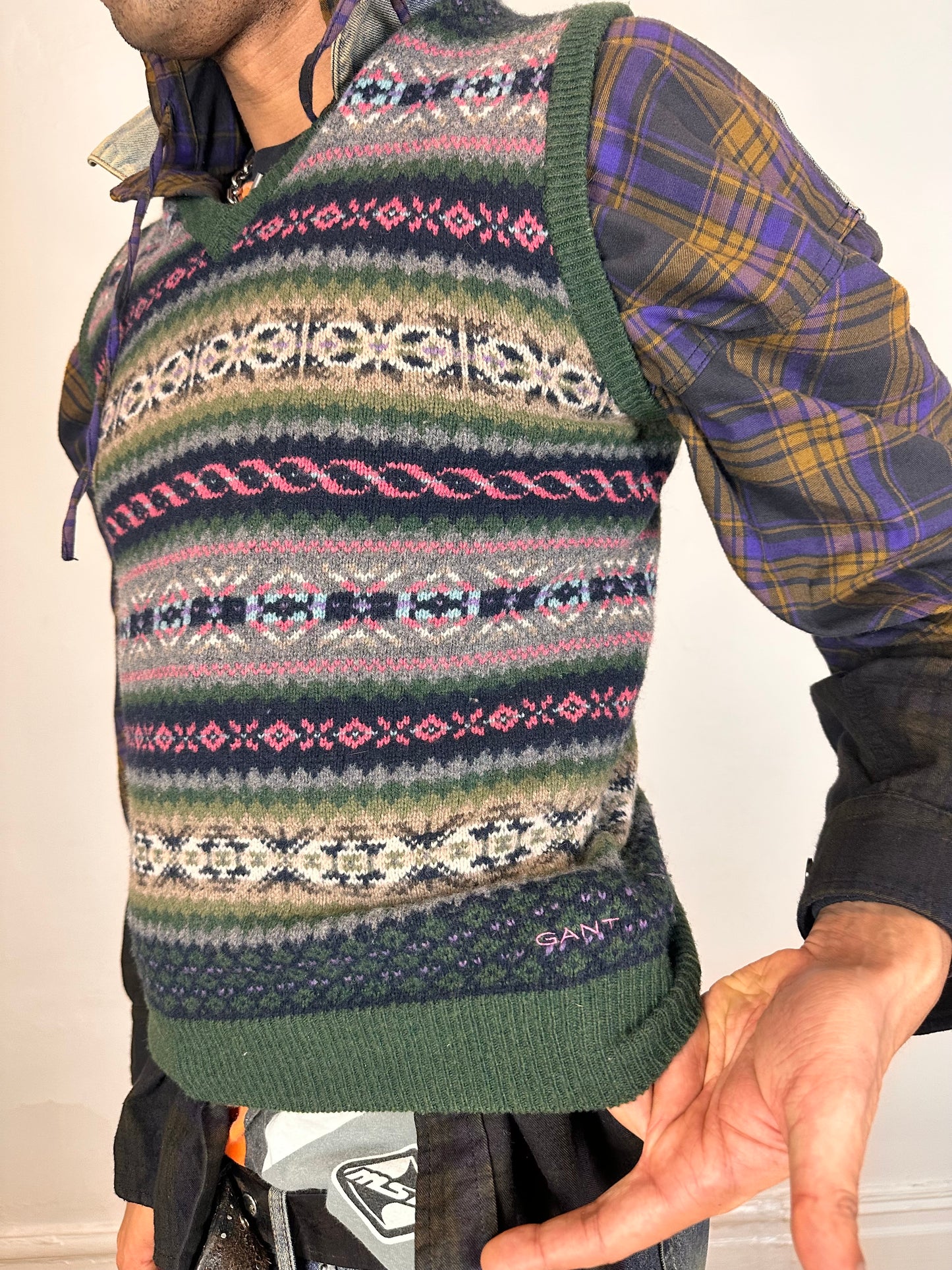 GANT green Fair Isle V-neck sweater vest in lambswool, ribbed hem with logo, relaxed fit, size small, logo detil