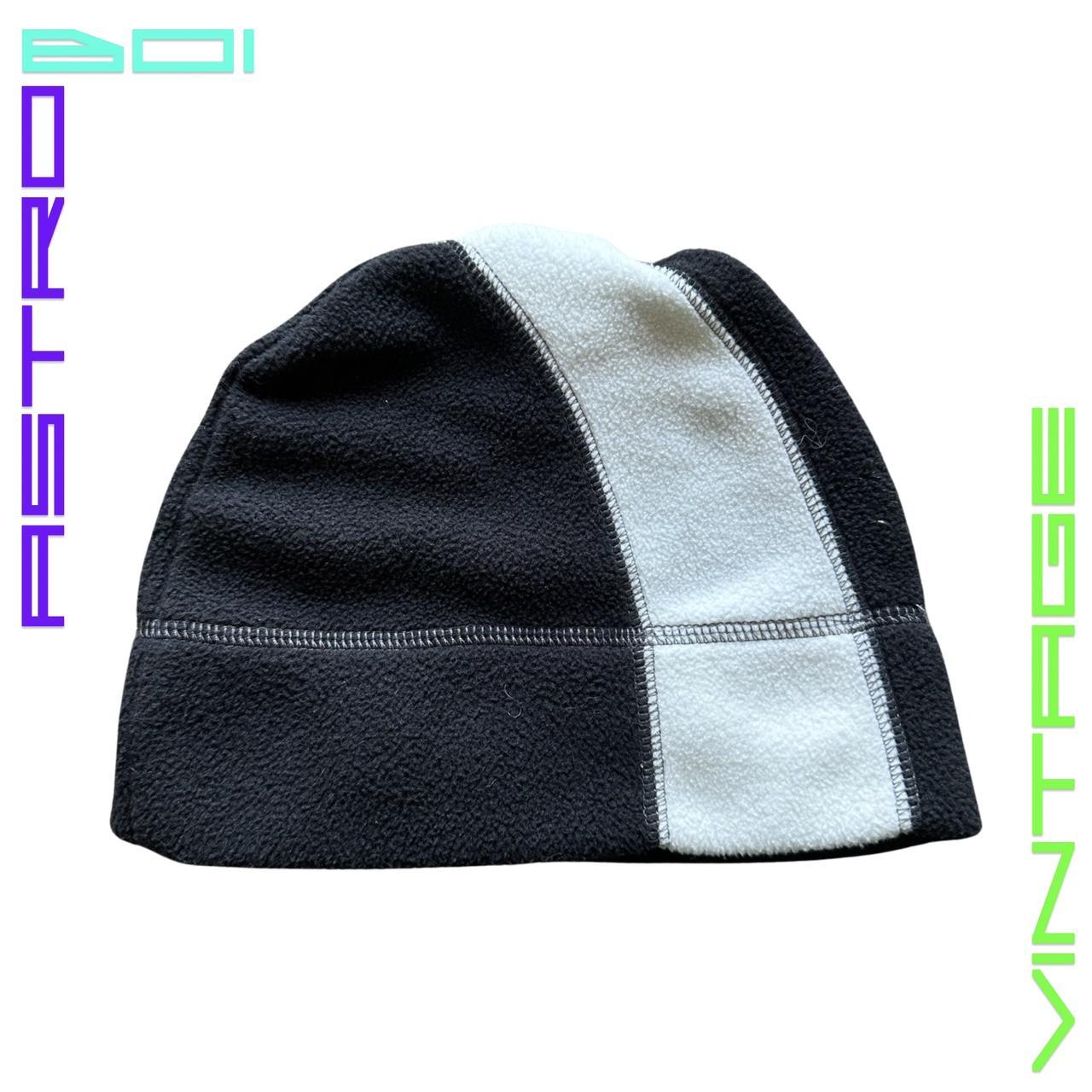 90s STYLE BLACK AND WHITE FLEECE HAT