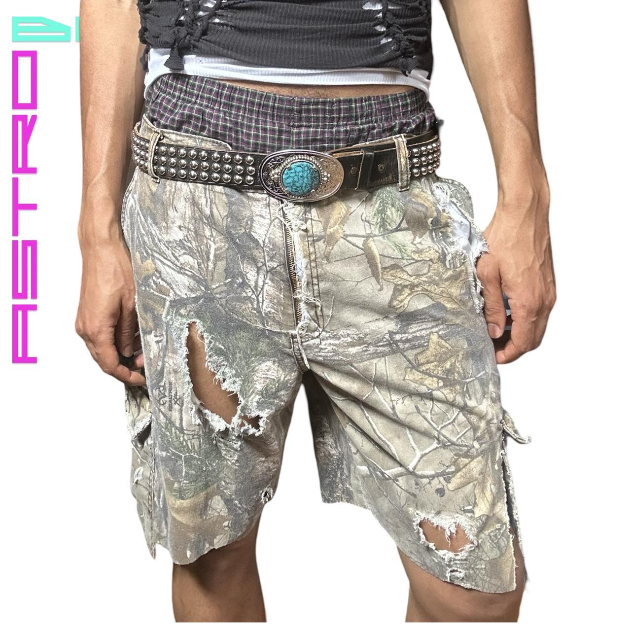 ASTROBOI* DISTRESSED GREEN REAL TREE CAMOUFLAGE RIPPED SHORTS _ 34"