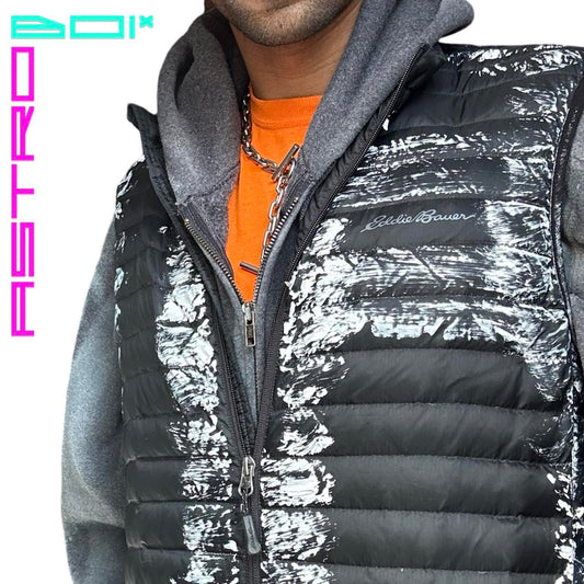 Mens light weight black puffer jacket (front detail)